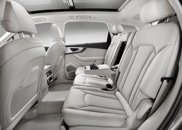 Audi Q7:
Audi Q7