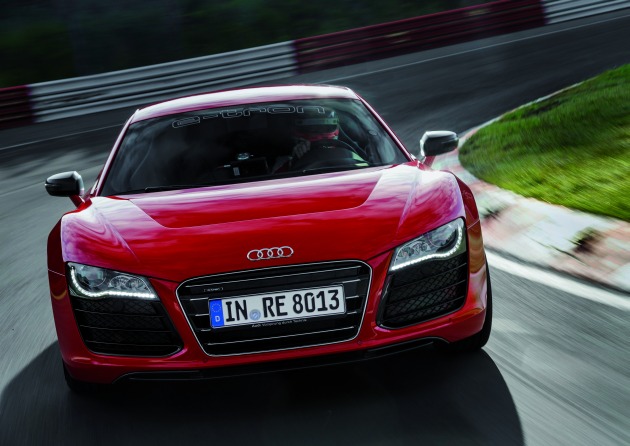 Audi R8 e-tron:
Audi R8 e-tron
