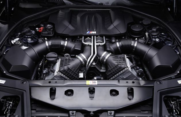 BMW M5 2011:
P90078398