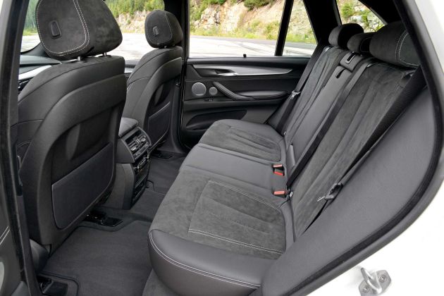 BMW X5 M50d:
BMW X5 M50d
