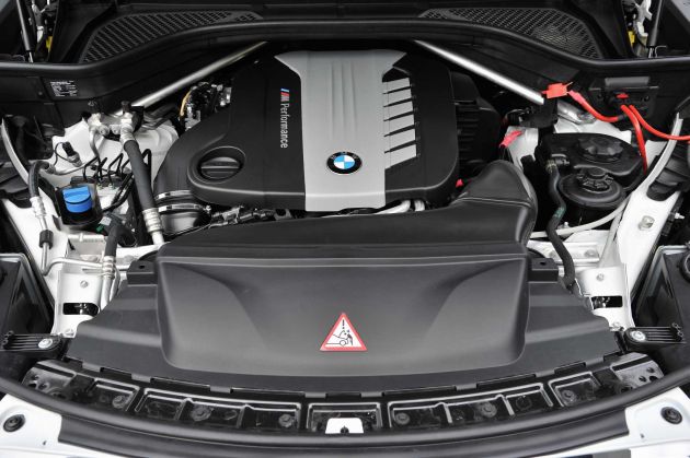 BMW X5 M50d:
BMW X5 M50d