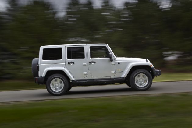 Jeep Wrangler 2011:
Jeep Wrangler Unlimited with 2.8L CRD engine and body-color hard top (outside North America).