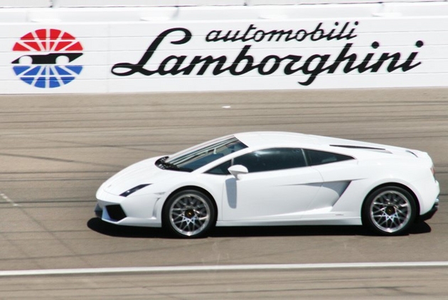 Lamborghini Gallardo LP 560-4:
Lamborghini Gallardo LP 560-4 3