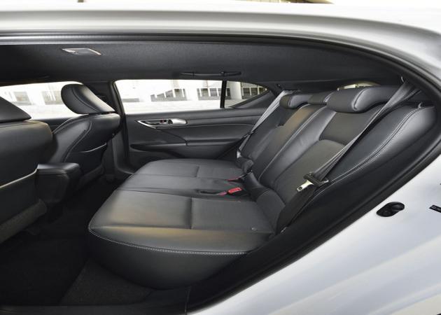 Lexus CT200 H:
Lexus CT200 H