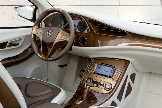 Mercedes Benz BlueZERO E-Cell PLUS:
BlueZero E-Cell Plus