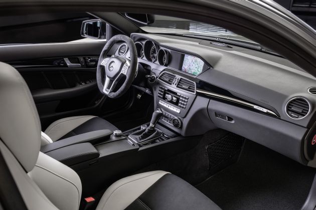 Mercedes-Benz C63 AMG:
Mercedes-Benz C63 AMG