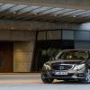 Der Mercedes-Benz E 300 BlueTec HYBRID, Limousine Elegance, (W 212), 2012, Lack: Dolomitbraun metallic, Ausstattung: Leder Exclusiv Seidenbeige/Espresso