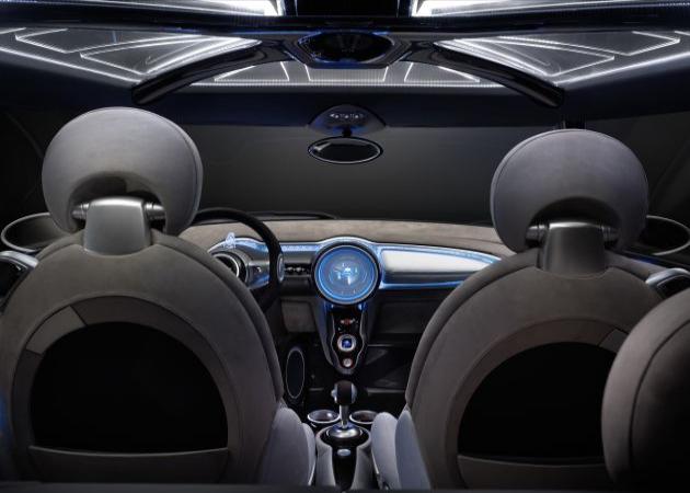 Mini Rocket Man Concept:
P90072983