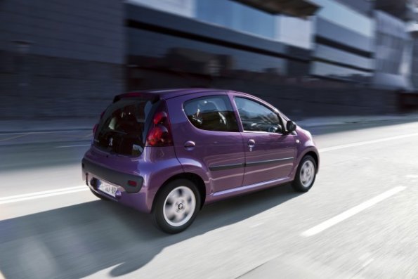 Der Peugeot 107 in der Heckansicht 