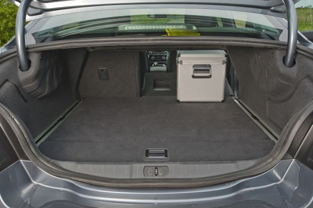 Peugeot 508 Hybrid4:
Peugeot 508 Hybrid4