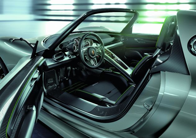 Porsche 918 Spyder:
Porsche 918 Spyder