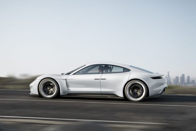 Porsche Konzeptstudie Mission E:
Porsche Konzeptstudie Mission E