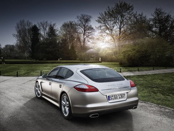 Die Heckansicht des Porsche Panamera