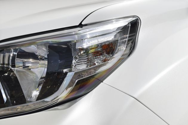 Toyota Land Cruiser:
Toyota Land Cruiser