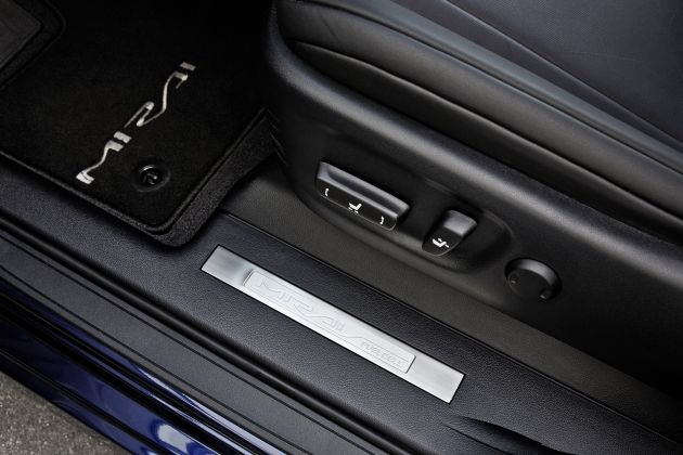 Toyota Mirai:
Toyota Mirai