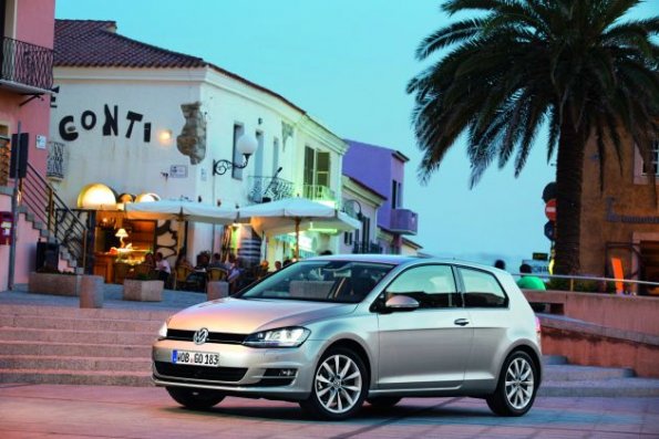 Front- und Seitenpartie des VW Golf-7