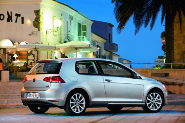 Heck- und Seitenpartie des VW Golf-7