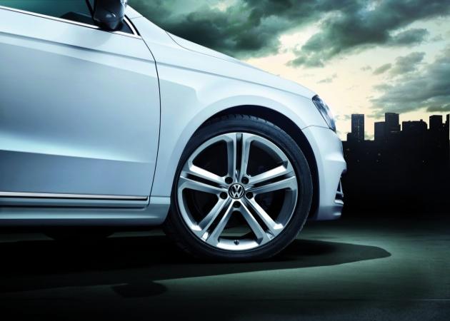 VW Passat R-Line:
VW Passat R-Line