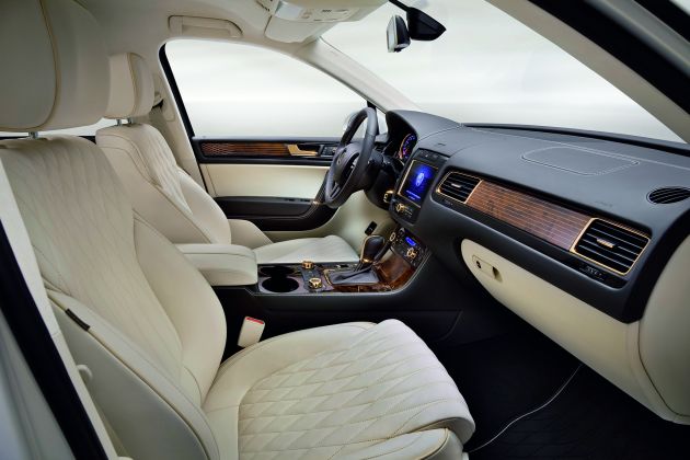 VW Touareg Gold Edition :
DB2011AU00083