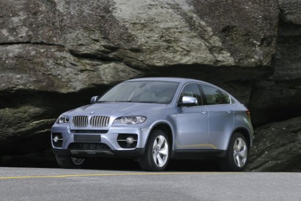 Front- / Seitenansicht des BMW X6 Active Hybrid