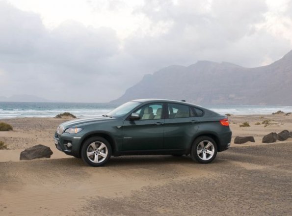 Der BMW X6 in der Natur: Abseits der Straße dürfte das SAC trotz SUV-Genen Schwierigkeiten bekommen. 