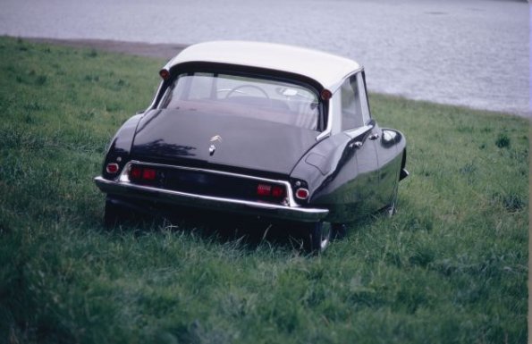 Heckansicht des Citroen DS 1