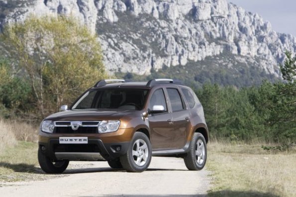 Das SUV aus Rumänien: Dacia Duster in der Front- / Seitenansicht 