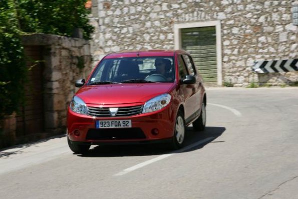 Außenaufnahme des Dacia Sandero