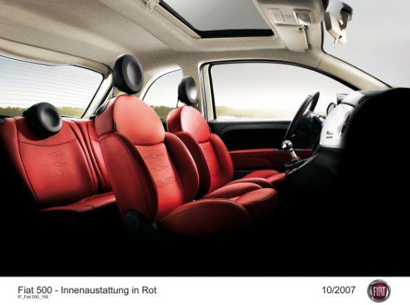 Ein Blick in den Innenraum des Fiat 500: die vorderen Sitze