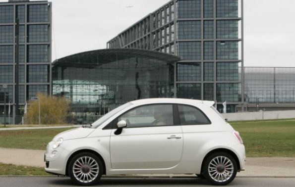 Die Seitenansicht des Fiat 500