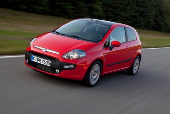 Front- / Seitenansicht des Fiat Punto Evo