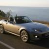 Der Roadster Mazda MX-5  in einer Außenaufnahme