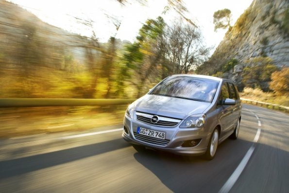 Außenaufnahme des Opel Zafira in der Fronansicht