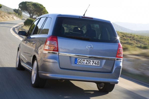 Die Heckansicht des Kompaktvans Opel Zafira