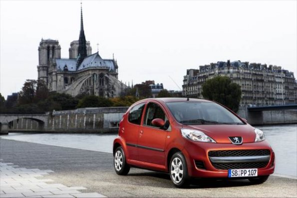 Seiten- / Frontansicht des Peugeot 107