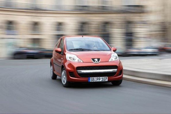 Die Frontansicht des Peugeot 107: Auffällig gestaltet ist diese ohne Zweifel