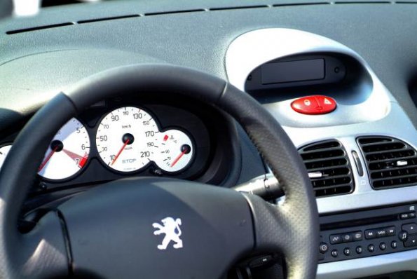 Die Instrumententafel des Peugeot 207