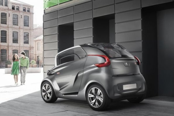 Das Peugeot BB1 Concept Car in der Heck- / Seitenansicht