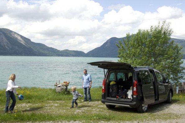 Fit für Freizeit und Alltag soll der Peugeot Partner Tepee sein.