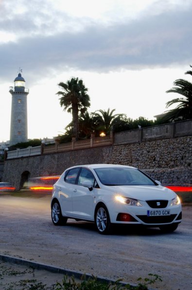 Front- / Seitenansicht des Seat Ibiza