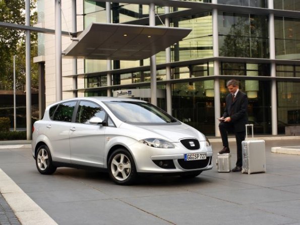 Der Seat Toledo in der Front- / Seitenansicht