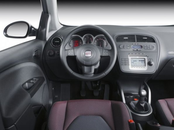 Ein Blick aufs Cockpit im Seat Toledo