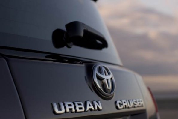 Kein Auto ohne eigenen Schriftzug: Toyota Urban Cruiser