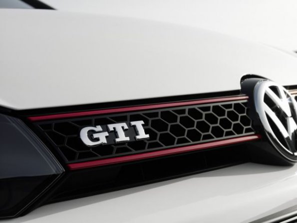 Das berühmte Kürzel des VW Golf GTI (2008)