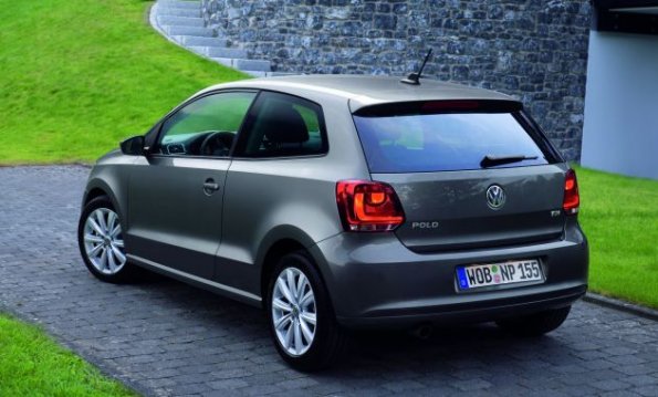 Heck- / Seitenansicht des VW Polo Dreitürer: ESP ist mit an Bord