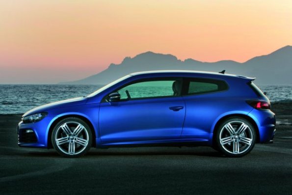 Die Aufnahme zeigt den VW Scirocco R im Profil