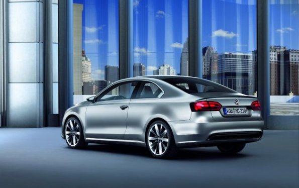 Heck- und Seitenansicht des Volkswagen New Compact Coupe