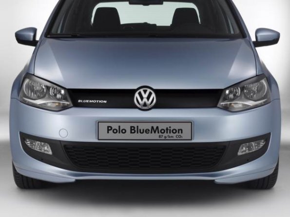 Auch an der Frontpartie ist gewerkelt worden, um den Spritverbrauch zu senken: die Volkswagen Studie Polo BlueMotion