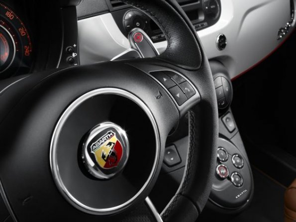 Eine Detailaufnahme am Abarth 500C