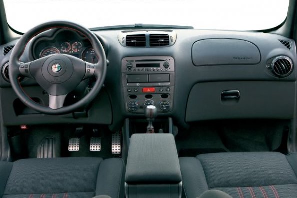 Die Instrumententafel im Alfa Romeo 147